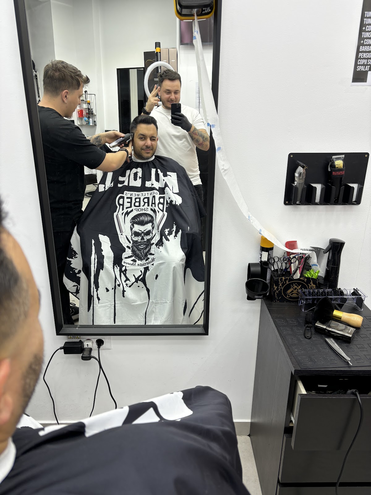 R Style Barber SHOP